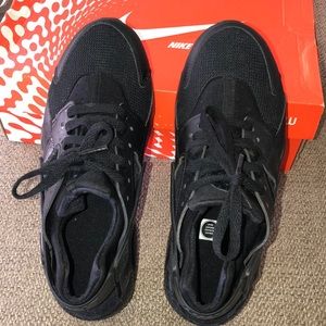 6.5 Youth Black Nike Huarache